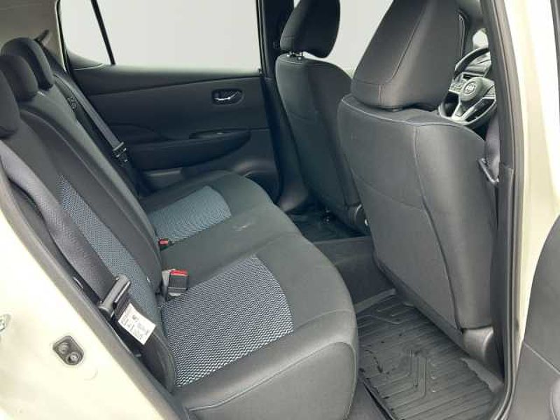 Nissan Leaf Navi Apple CarPlay Android Auto Klimaautom DAB Ambiente Beleuchtung Keyless Entr